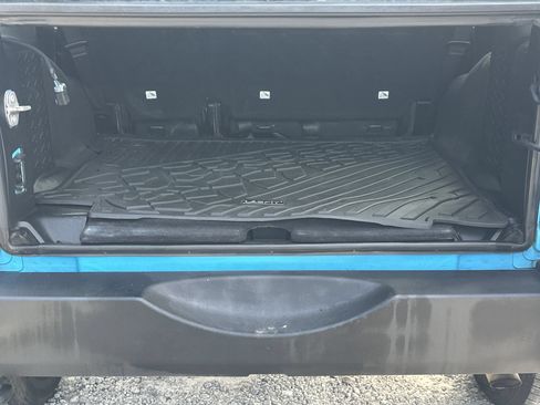 Used 2018 Jeep Wrangler Unlimited Sport w/ Connectivity Group AWD/4WD image 18