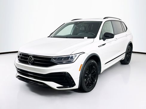 Used 2022 Volkswagen Tiguan SE R-Line FWD image 3