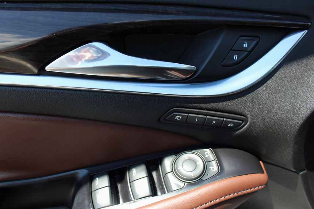 Used 2018 Buick Enclave Avenir w/ Avenir Technology Package FWD image 11