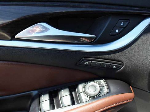 Used 2018 Buick Enclave Avenir w/ Avenir Technology Package FWD image 11