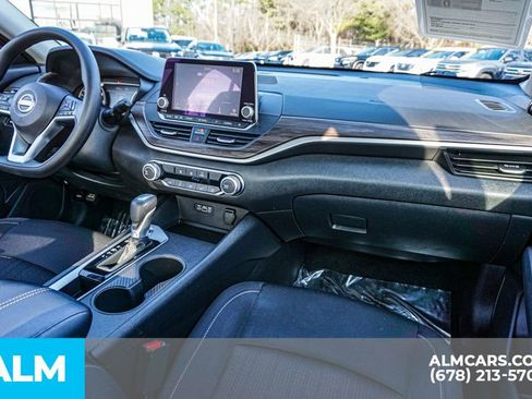 Used 2025 Nissan Altima 2.5 SV FWD image 24