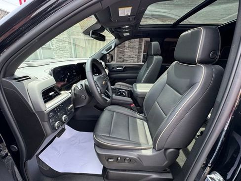 Used 2026 Chevrolet Suburban Premier w/ Sun And Tow Package AWD/4WD image 10