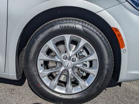 New 2026 Chrysler Pacifica Select FWD image 10
