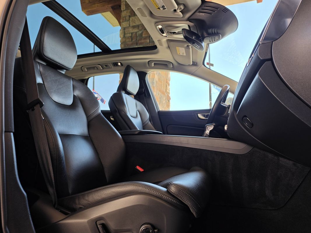 Used 2019 Volvo XC60 T6 Momentum w/ Multimedia Package AWD/4WD image 24