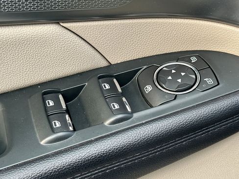 Used 2018 Ford Explorer XLT image 13