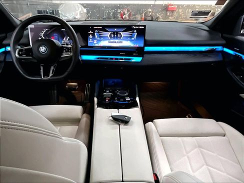 Certified 2026 BMW i5 eDrive40 w/ M Sport Package RWD image 17