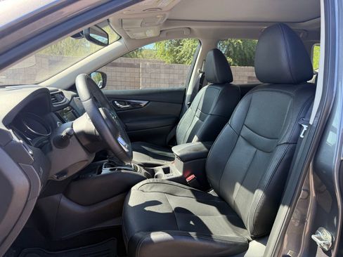 Used 2020 Nissan Rogue SL w/ Premium Package image 12