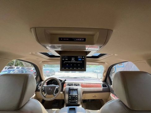 Used 2007 GMC Yukon XL SLT w/ SLT Preferred Equipment Group image 22