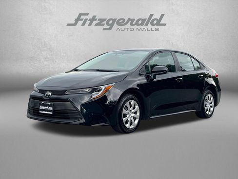 Used 2025 Toyota Corolla LE FWD image 2