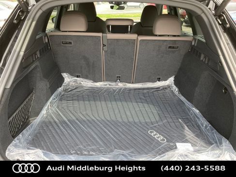 Used 2025 Audi Q5 Premium w/ Convenience Package image 29