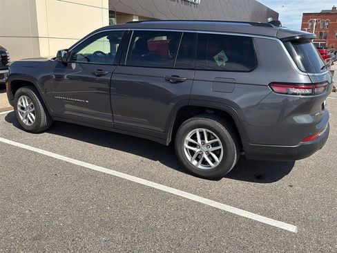 Used 2022 Jeep Grand Cherokee L Laredo w/ Luxury Tech Group I AWD/4WD image 9