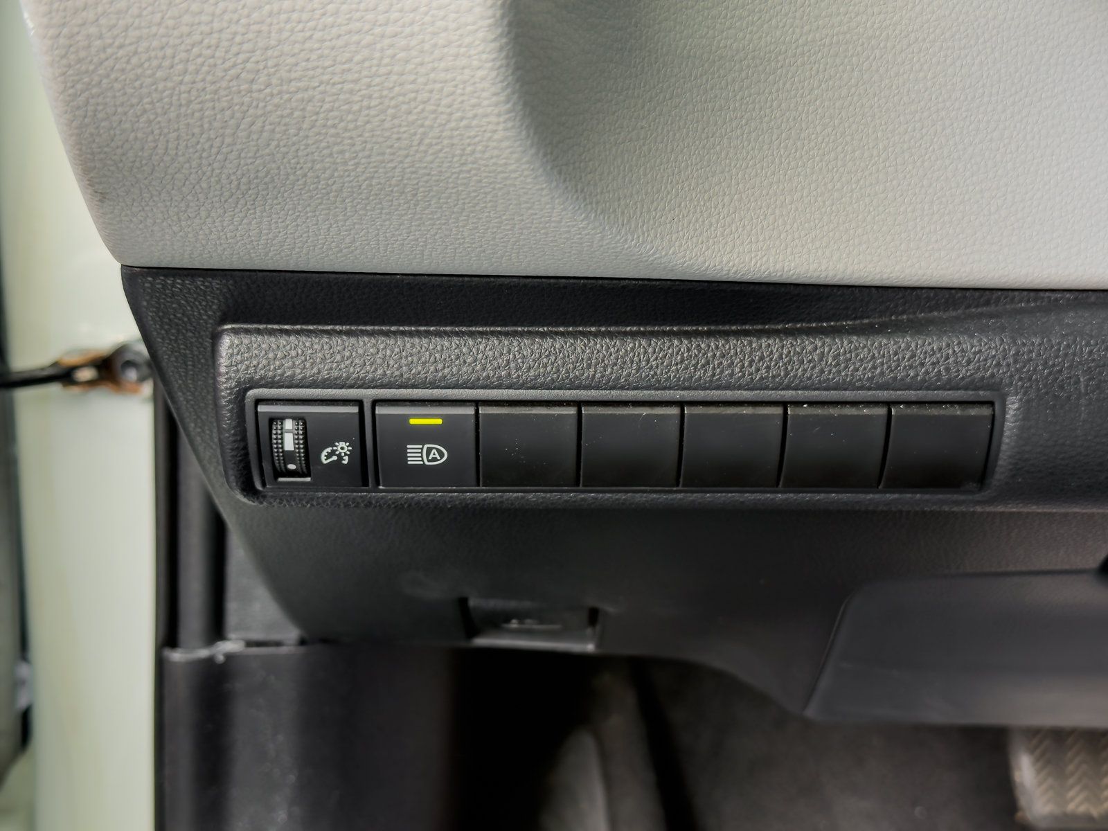 Used 2021 Toyota Corolla LE FWD image 55