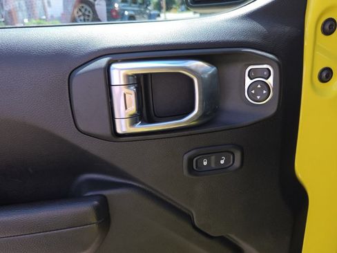 Used 2024 Jeep Wrangler Unlimited w/ Convenience Group AWD/4WD image 14