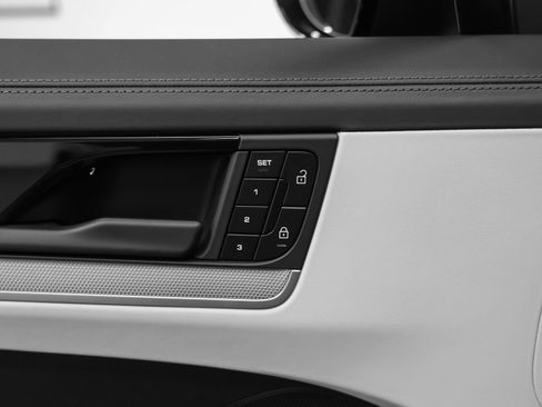 Certified 2025 Porsche Cayenne Coupe AWD/4WD image 27