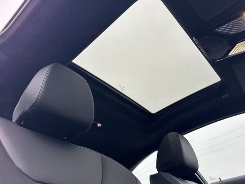 Used 2025 BMW M240i Coupe RWD image 17