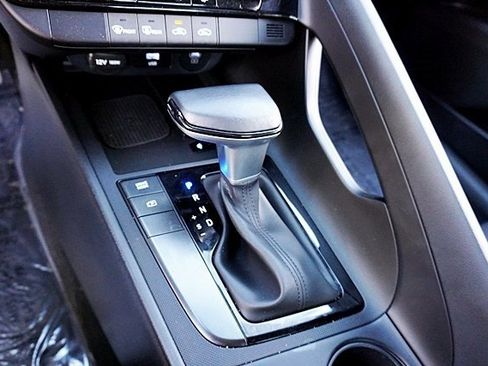 Used 2025 Hyundai Elantra Sport image 28