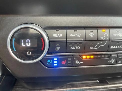 Used 2021 Ford Expedition Limited AWD/4WD image 32