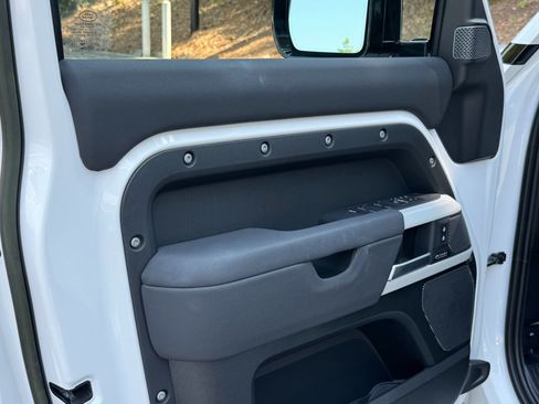 Used 2023 Land Rover Defender 110 X-Dynamic SE AWD/4WD image 26