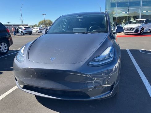 Used 2022 Tesla Model Y Long Range image 2