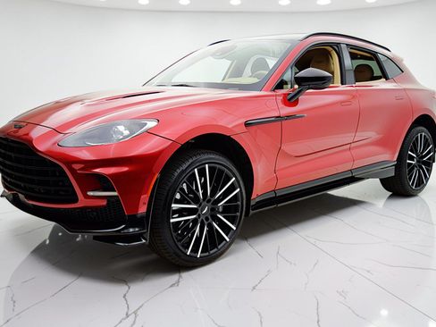Used 2023 Aston Martin DBX 707 AWD/4WD image 2