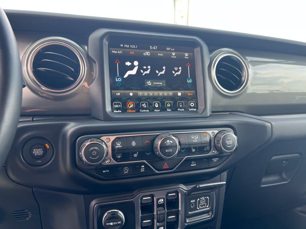 Used 2023 Jeep Wrangler Unlimited Sahara AWD/4WD image 29