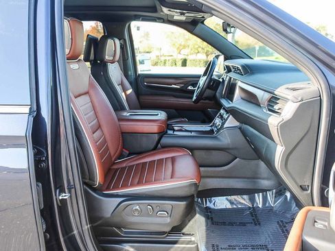 Used 2024 GMC Yukon Denali Ultimate image 17