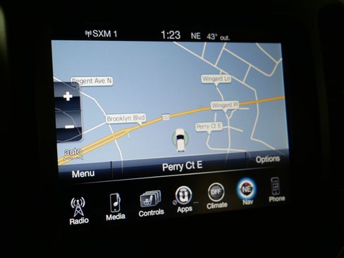 Used 2017 Jeep Cherokee Latitude w/ Safety/Convenience Group AWD/4WD image 30