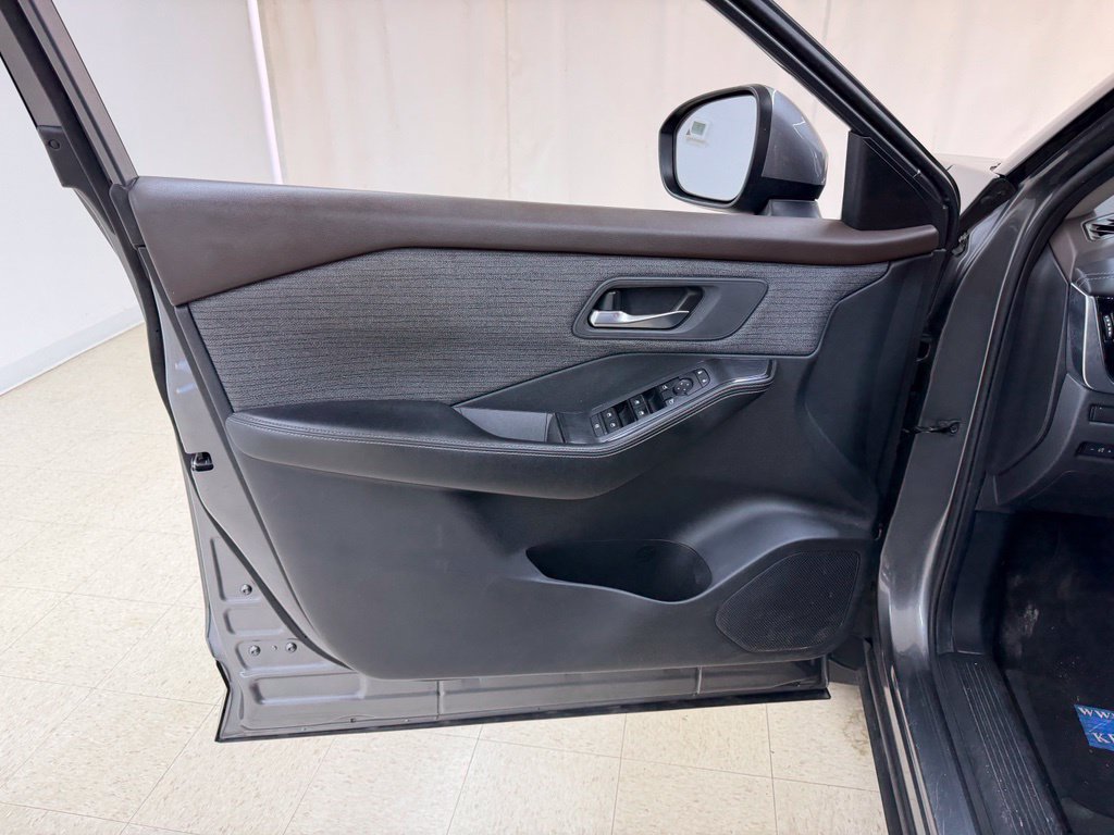 Used 2021 Nissan Rogue SV AWD/4WD image 16