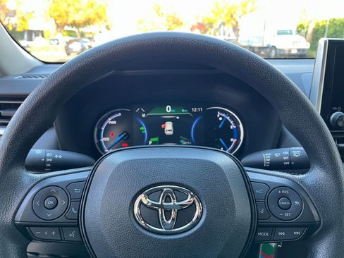 Used 2025 Toyota RAV4 LE image 27