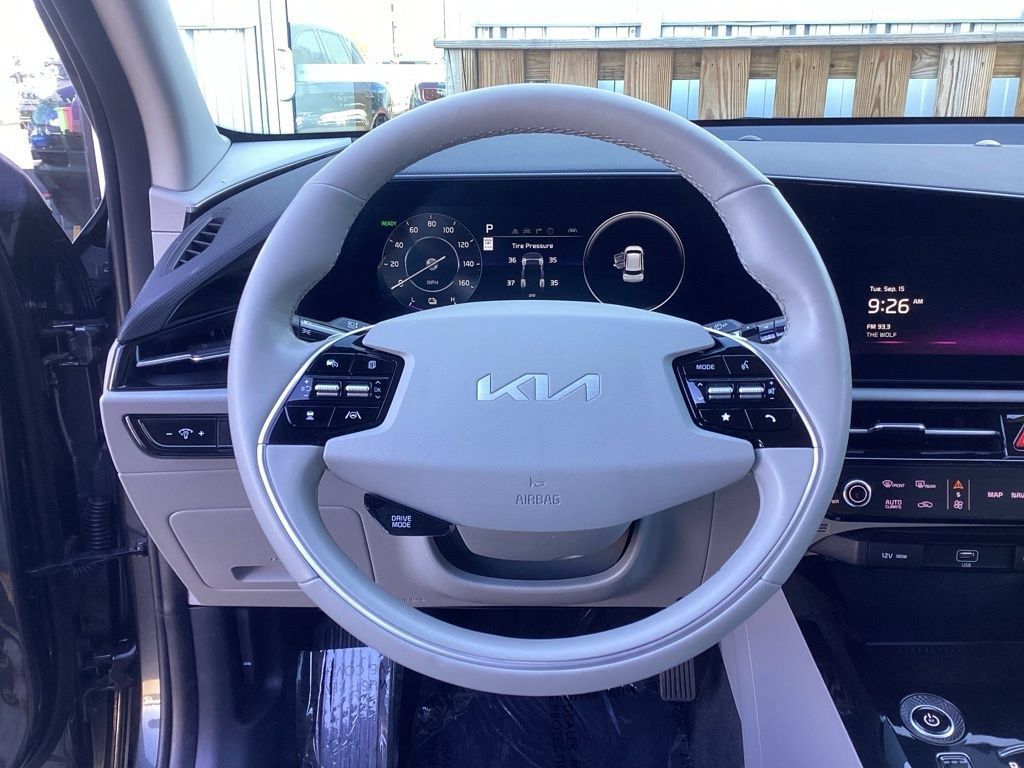 Certified 2023 Kia Niro Wind w/ Wind Preserve Package FWD image 19