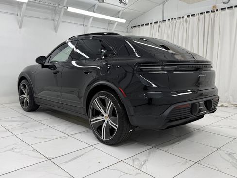 Certified 2025 Porsche Macan 4 Electric image 14