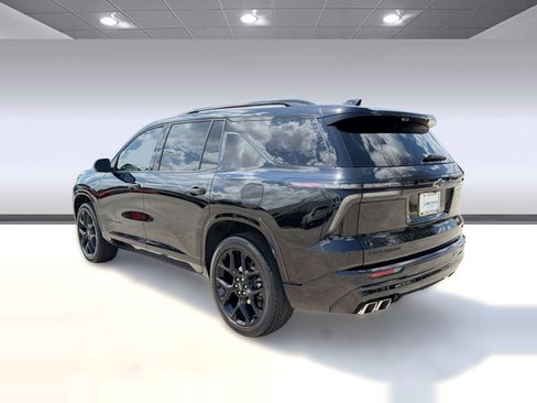 Used 2024 Chevrolet Traverse RS image 3