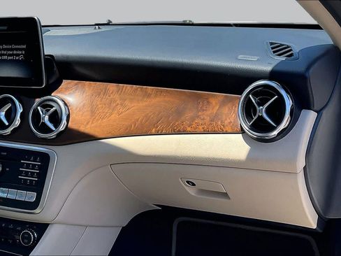 Used 2019 Mercedes-Benz GLA 250 4MATIC image 18