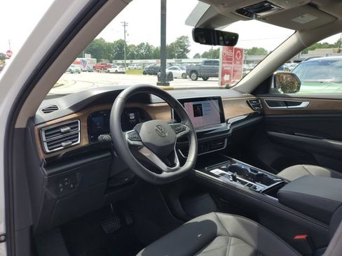 Certified 2024 Volkswagen Atlas SE w/ Panoramic Sunroof Package FWD image 18