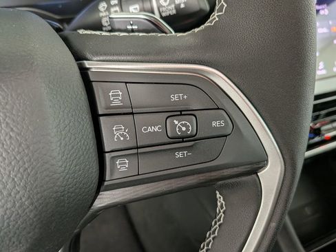 New 2025 Jeep Grand Cherokee Altitude image 23