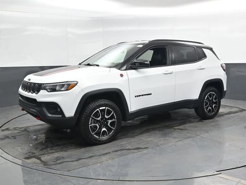 Used 2025 Jeep Compass Trailhawk AWD/4WD image 8
