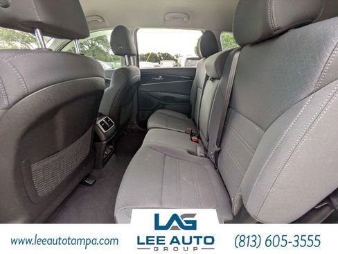 Used 2020 Kia Sorento LX FWD image 12