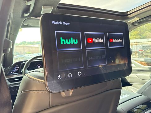 Used 2023 Cadillac Escalade Sport Platinum w/ LPO, ONYX Package image 23