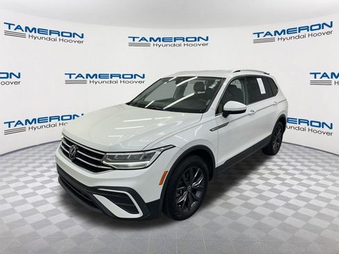 Used 2023 Volkswagen Tiguan SE FWD image 1