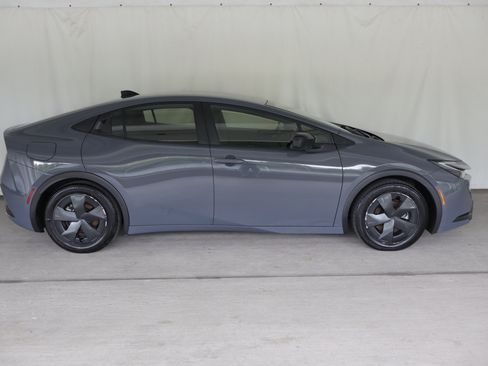 Used 2026 Toyota Prius Plug-In Hybrid FWD image 4