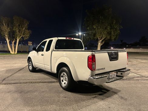 Used 2014 Nissan Frontier S image 3
