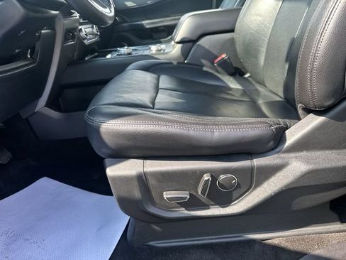 Used 2018 Ford Expedition XLT w/ Equipment Group 202A AWD/4WD image 16