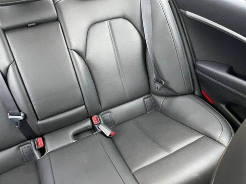 Used 2025 Genesis G70 2.5T image 38