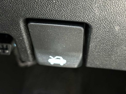 Used 2019 Chevrolet Equinox LS FWD image 26