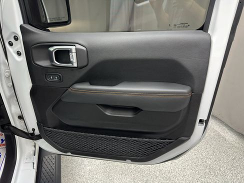 Used 2023 Jeep Gladiator Mojave w/ Cold Weather Group AWD/4WD image 17
