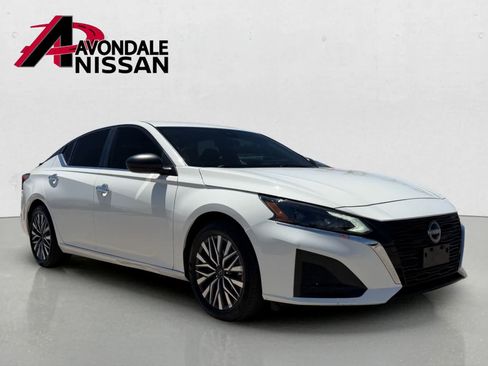 Certified 2025 Nissan Altima 2.5 SV FWD image 8