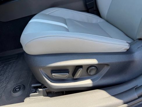 Used 2025 Toyota Camry SE FWD image 14