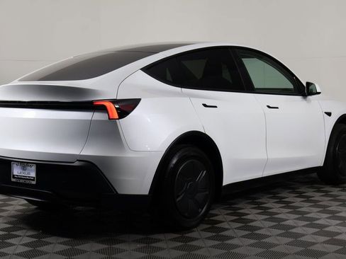 Used 2026 Tesla Model Y 2WD image 4