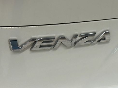 Used 2021 Toyota Venza LE AWD/4WD image 13