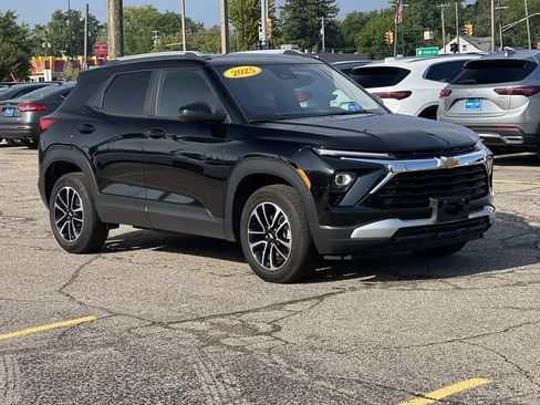Used 2025 Chevrolet TrailBlazer LT AWD/4WD image 7